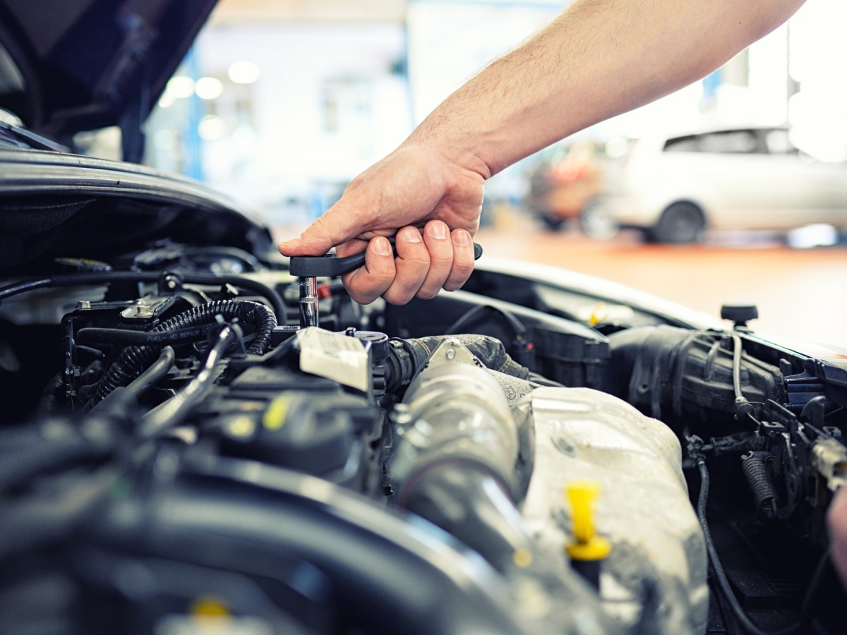 Essential Tips for Choosing the Right Car Repair Service